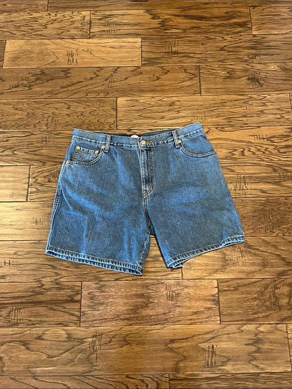 Levi’s 550 Relaxed Fit High Rise Shorts Size 16